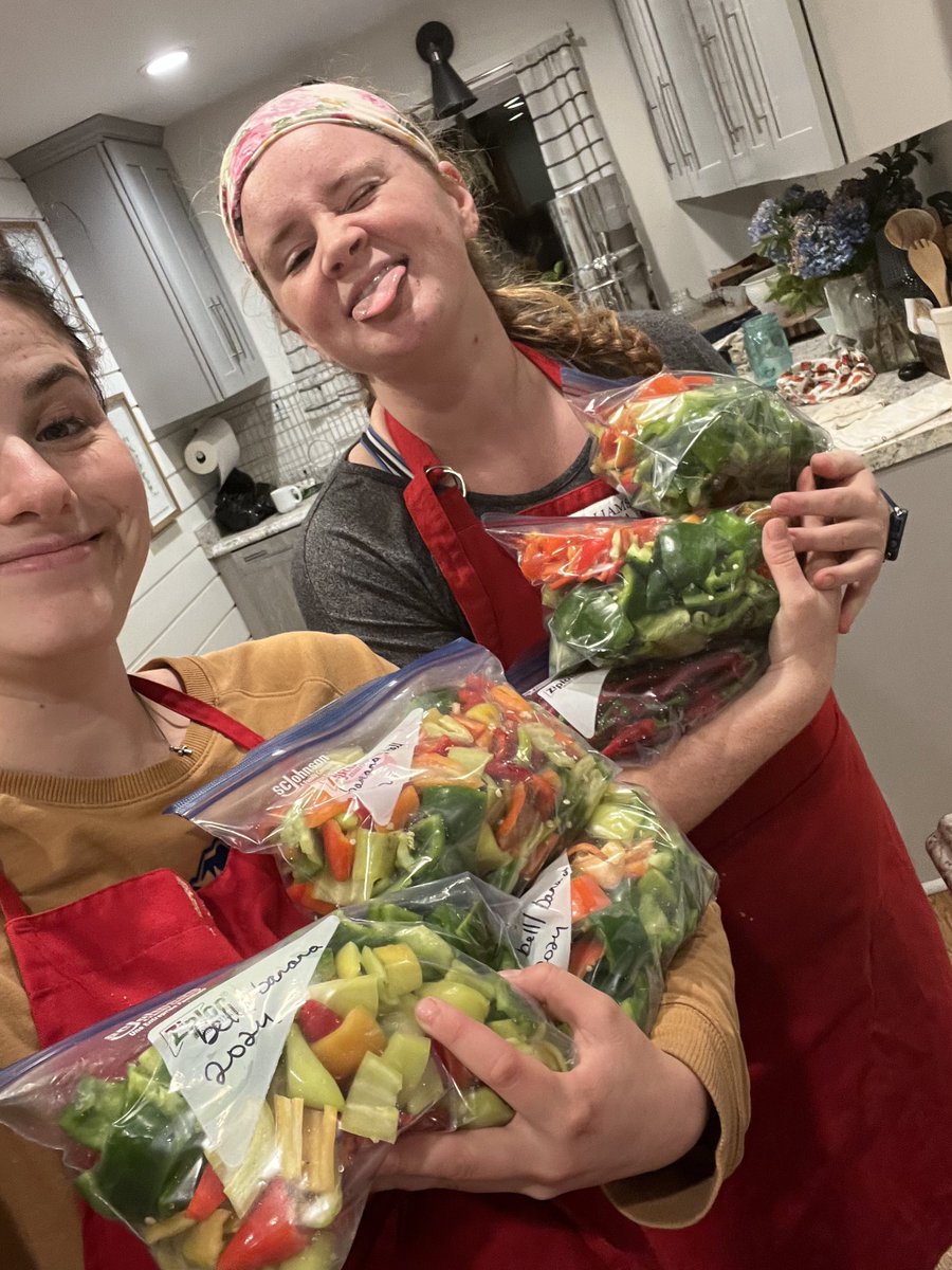 MRachelWriting's tweet photo. This is what 18.2 lbs of peppers looks like! Plus what was in the dehydrator. Now…what to do with all of them?? #smallscalefarming #homegrown #homegrownveggies https://t.co/ostWeUP0VL