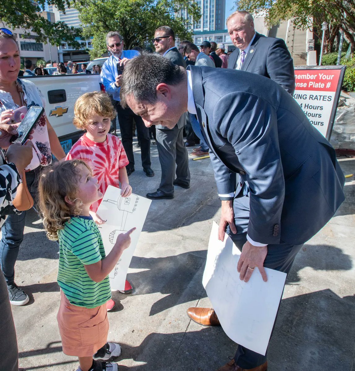 LoquaciousLori's tweet image. Love our young railroad enthusiasts in Mobile, Alabama. 🖍️🚂❤️
#Amtrak #SecretaryPete #PeteButtigieg #TeamPete