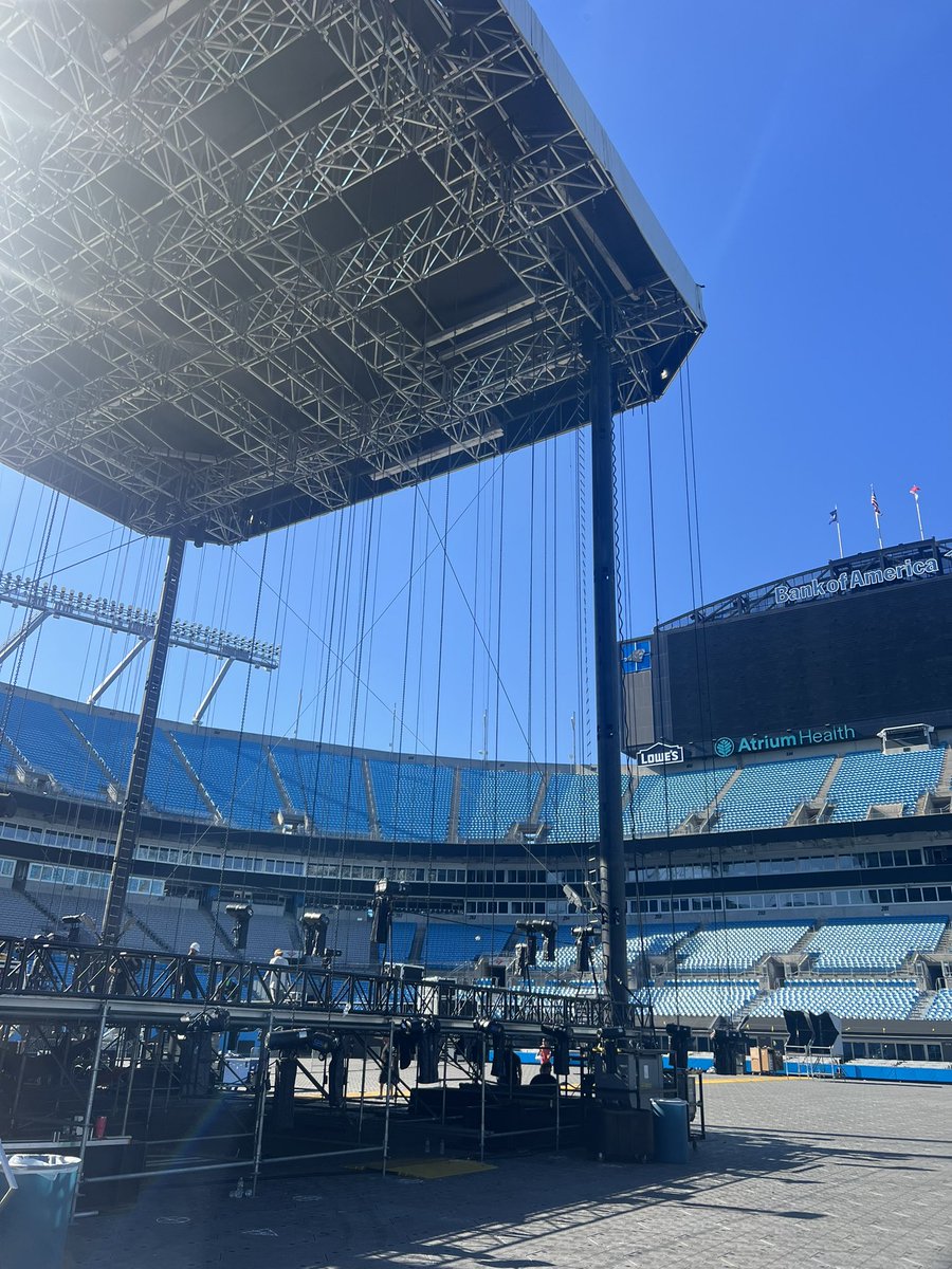 .<a href="/GoldinCo/">Goldin</a> is auctioning off tickets from these seats with this view (front row) for Concert for Carolina! Includes parking and food.

Click here to bid now: goldin.co/buy/?Auctions=…