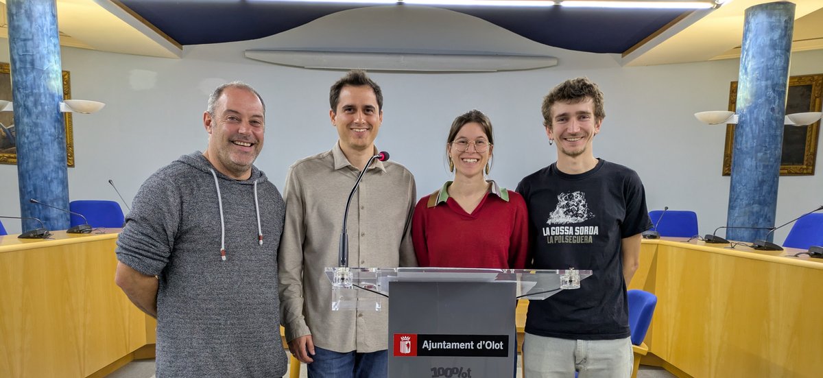 CUPOlot's tweet photo. 💧 Els rebuts d’aigua d'#Olot seran més barats el 2025 gràcies al pacte amb la CUP.

☑️ La CUP introdueix una quinzena de propostes al servei de la majoria social i del bé comú. A canvi, s'abstindrà a la votació dels pressupostos.

📲 Més informació: https://t.co/iuPaOf8cUb https://t.co/QnWQAE1FZ6