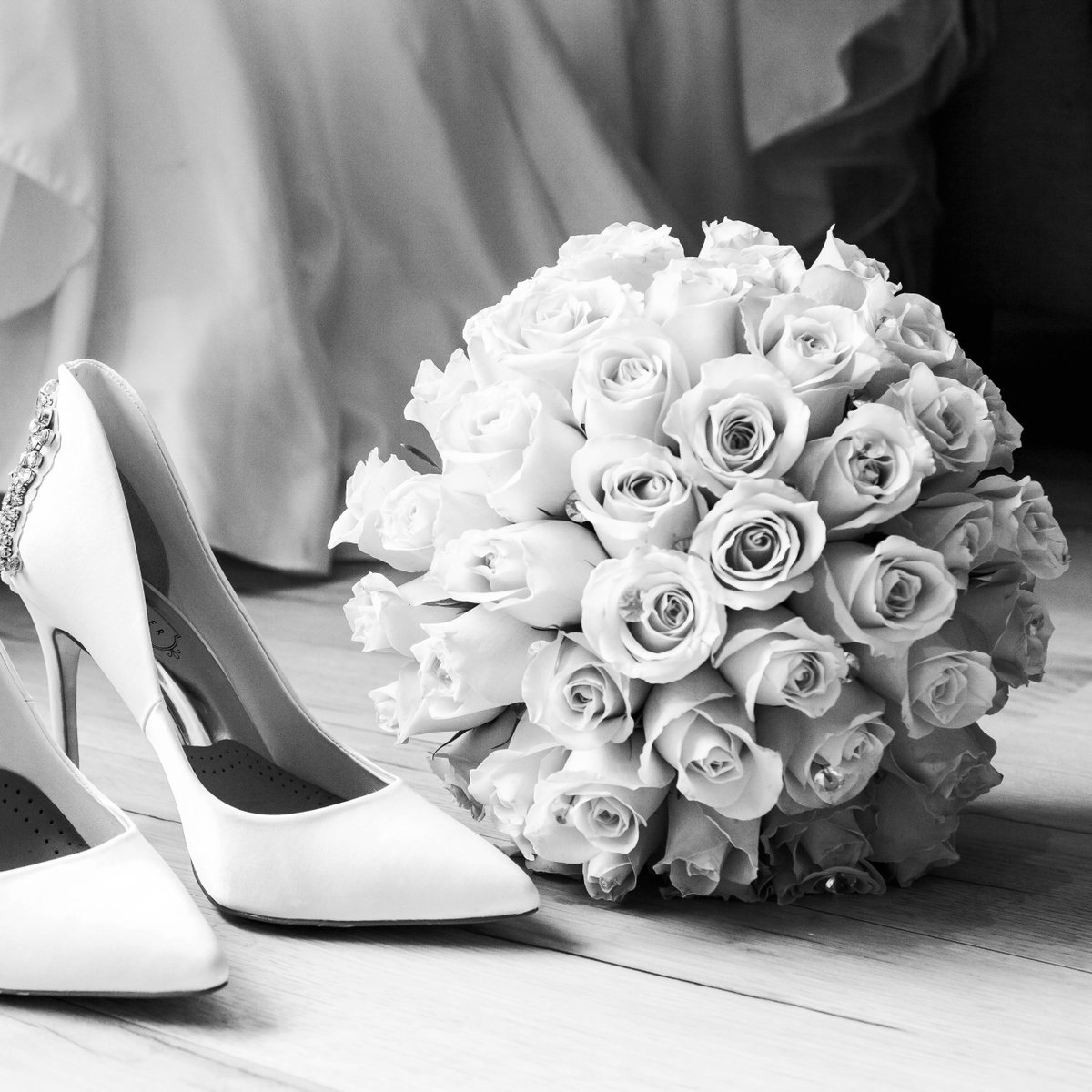 TUSAŞ Başmühendisi Zahide Güçlü, eşinin yıl dönümü için gönderdiği çiçeği almak için aşağı indiği sırada saldırıya uğrayarak şehit oldu.