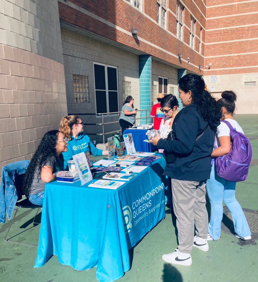 NYCImmigrants's tweet image. On Sat, MOIA joined MS 137’s #HHM resource fair in #OzonePark. Thanks to community partners like @SenJoeAddabbo, @NYCHealthSystem, @Commonpoint_Qns, &amp;amp; @MetroPlusHealth Queens families learned about key business &amp;amp; social resources. We shared info on @IDNYC, legal, &amp;amp; ESOL services