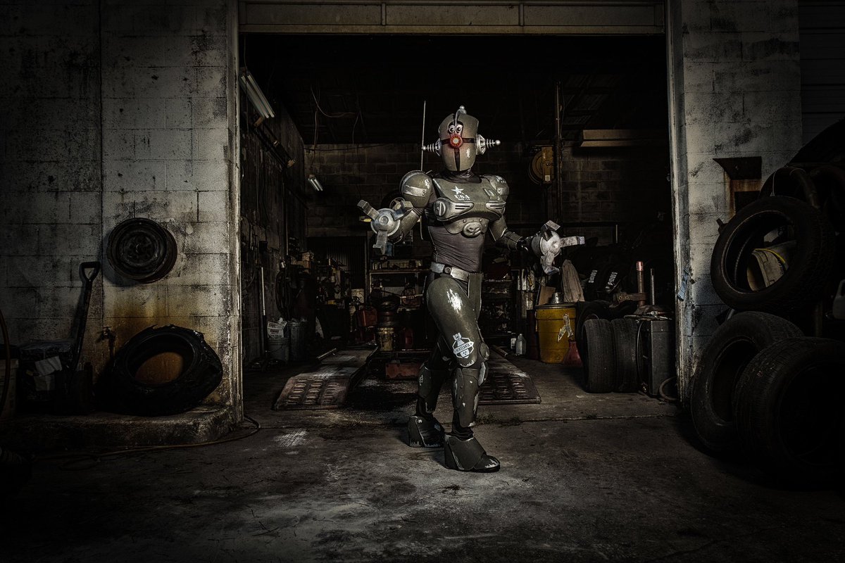 NoSleepCosplay's tweet photo. @cpt_macheath @Mark_Meer @Fallout @DragonCon @ImmortalMasks @falloutonprime Sort of! The show bought our original Assaultron build (seen here) so the 2 in the photo with Mark are the ones we built to replace her. You can even see her Nukelanta decal in the show 😂 https://t.co/SnEePkHMRR