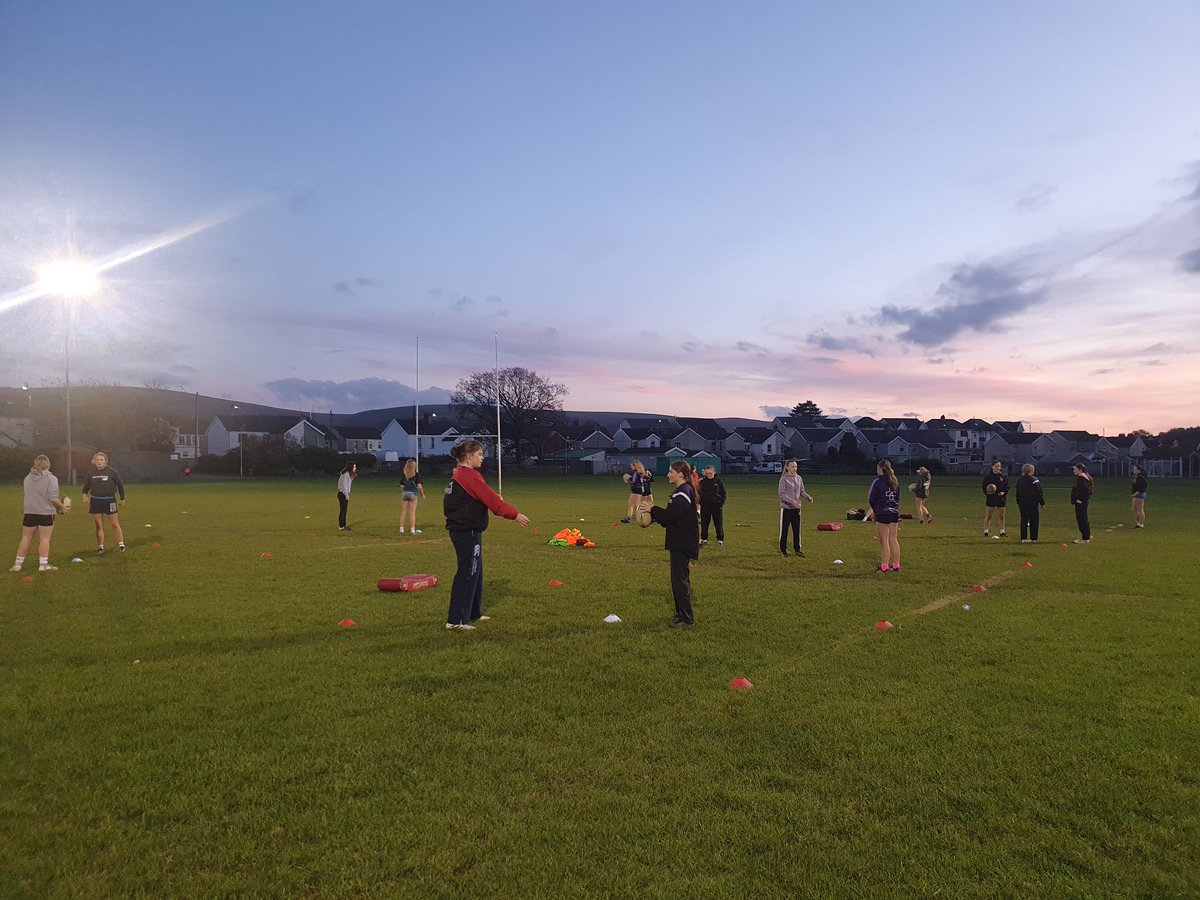 Dyffrynamanpe's tweet photo. After the @RugbyVixens helped out with the skills session this afternoon, it was their turn to be coached as @dafisbach ran a #Tackle24 CPD with them tonight.
Some great learnings to take away, especially for the u14s who are playing tomorrow 💪🏉
#4Ls #GirlsInRugbyWeek https://t.co/ZL6UPXnW7o