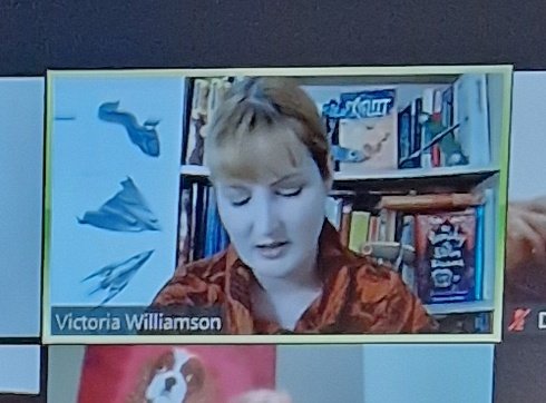 TidburyReads's tweet photo. So good to hear from @strangelymagic on the eve the #BookLaunch of #Skyfleet - cockroaches and all! This is one for the bookshelf! #mustread #BookBrag #braggingaboutbooks #readingforpleasure #booktwt #BookTwitter https://t.co/y1OYfAnz8o