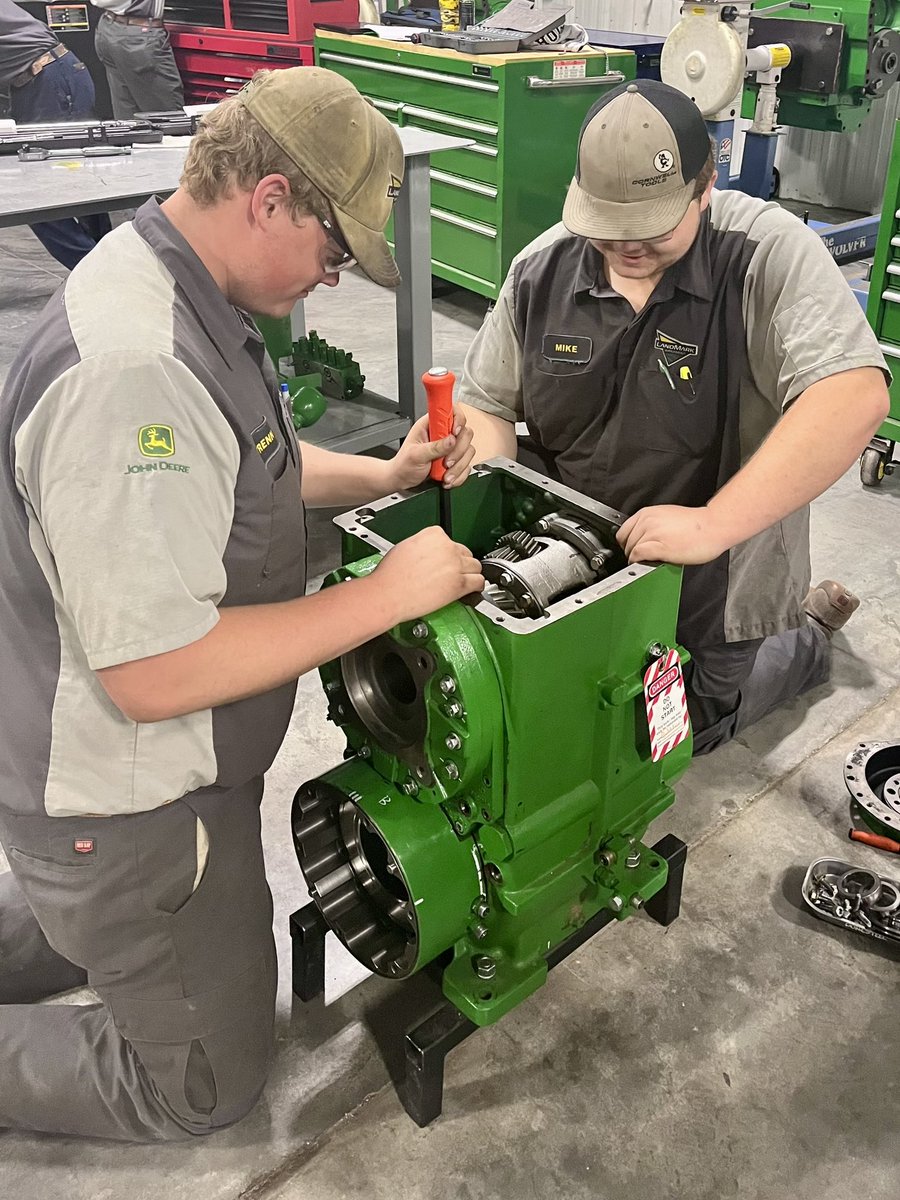 Hands-on learning in action! 
Student techs at <a href="/SCCNeb/">SCCNeb</a> Milford spending the day learning how to repair two-speed ProDrive transmissions. These future experts are gaining hands on experience with the equipment that keeps our industry moving forward. 💪 

#landmarkdifference