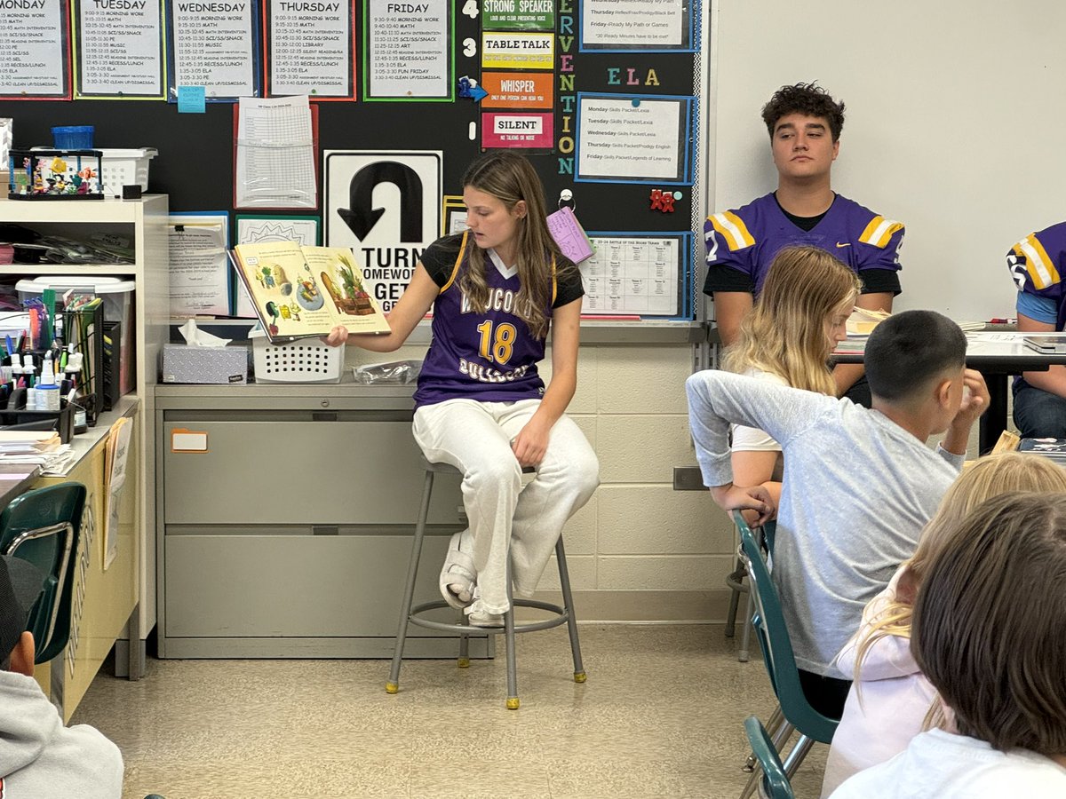 Bulldogs Readers visited CCS today! They read some fun read alouds and signed autographs for our future Bulldogs! #CottonCS118 
# ccs118life #d118life