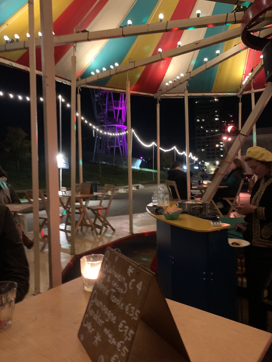 pvdbesselaar's tweet image. Ceramic Circus gezien van Julian Vogel bij   Festival #Circolo #tilburg. Energieke voorstelling die “het vanzelfsprekende in vraag stelt.” Nu met glühwein achter de kiezen naar bed. Op 24 okt nog te zien in het #spoorpark. #aanrader