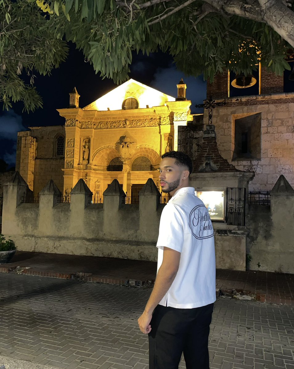 Michaeel_ken's tweet photo. La elegancia de convertir tu fragilidad en fortaleza !✨ https://t.co/PN2imL5LFr