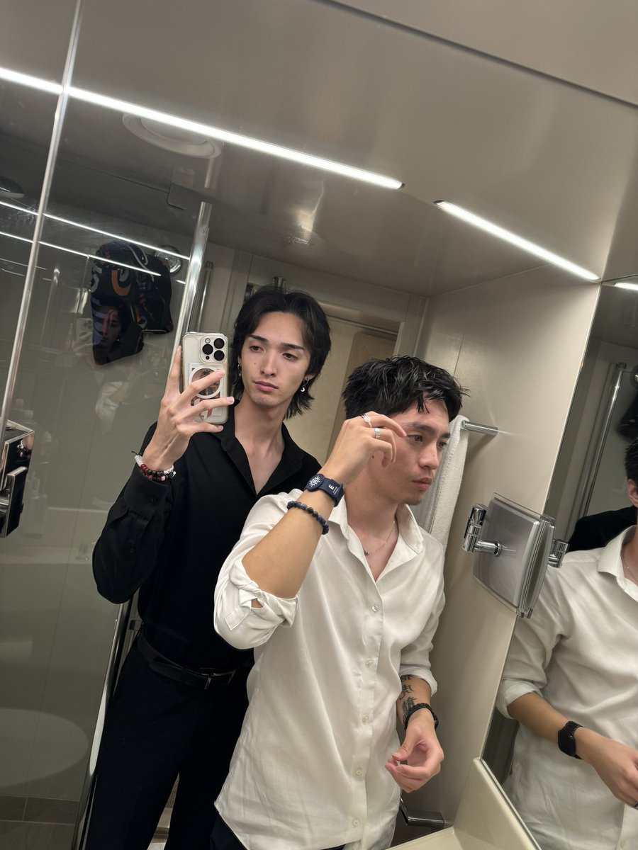 akicady's tweet photo. high school vs now. i don’t think much has changed lol https://t.co/mx32hU9saP
