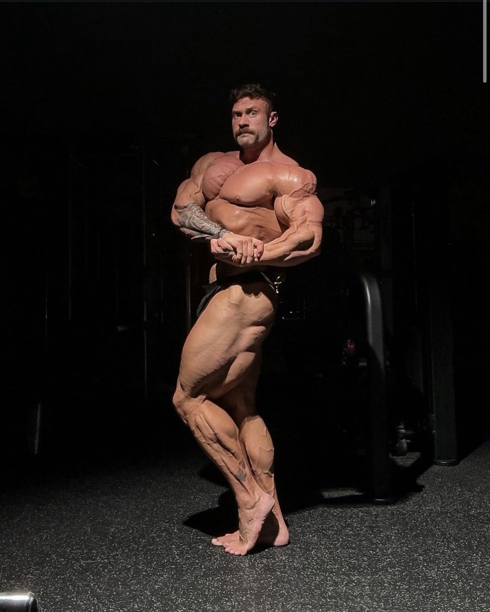 IMr_O_'s tweet photo. “When you don't have to make weight🤔” Cbum https://t.co/w9nmZWeBaE