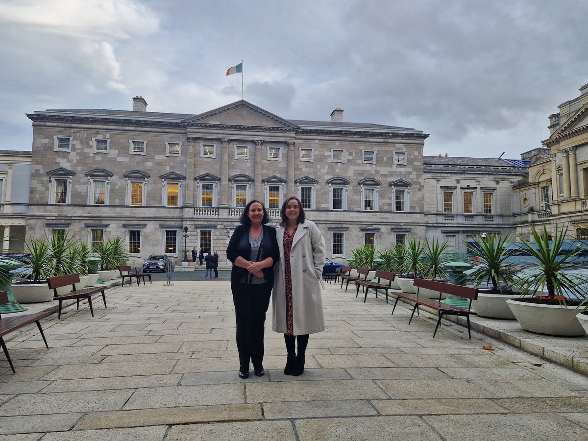 Claracremin's tweet image. Radiation Therapists Review presented at Leinster House today. Thank you to all the TDs who came and engaged with us re the implementation of the #rt review to improve cancer services.@ColmBurkeTD @RoisinShortall @IrishCancerSoc @violetannetd @mattiemcgrathtd @SimonHarrisTD