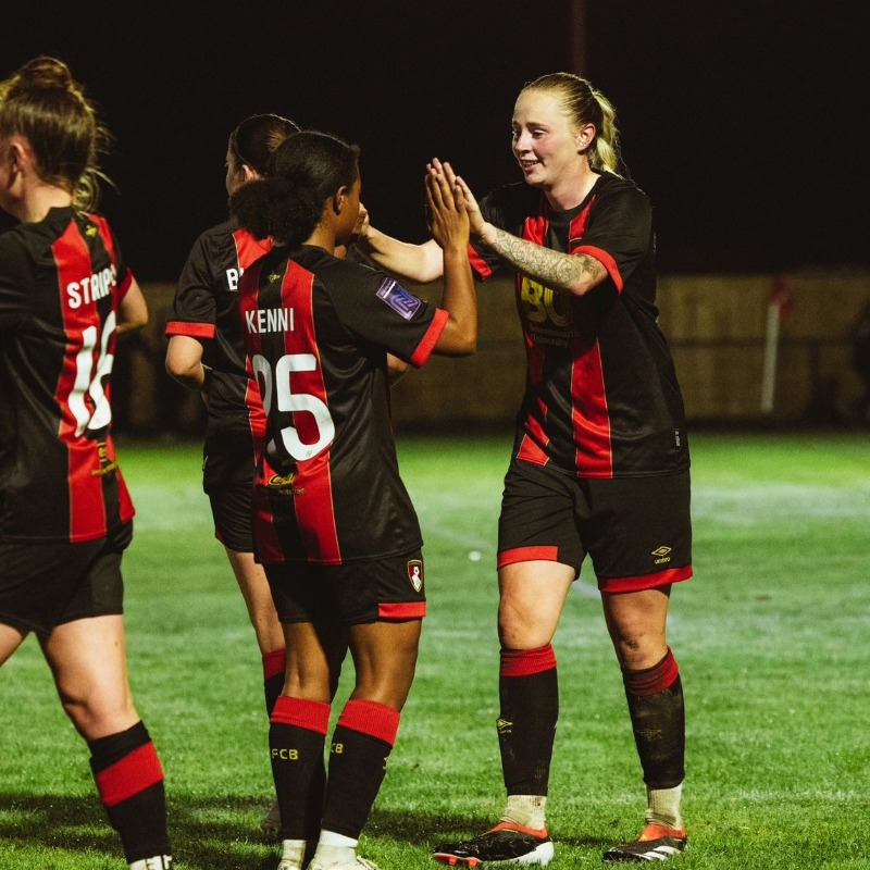 AFCBournemouthW's tweet photo. What a start to the season it has been for @ErinBloomfield9 🔥

🗣️ We spoke to her about...

🧪 The team chemistry at #afcb 
👊 Making her family proud
🚨 Returning to face the Sirens