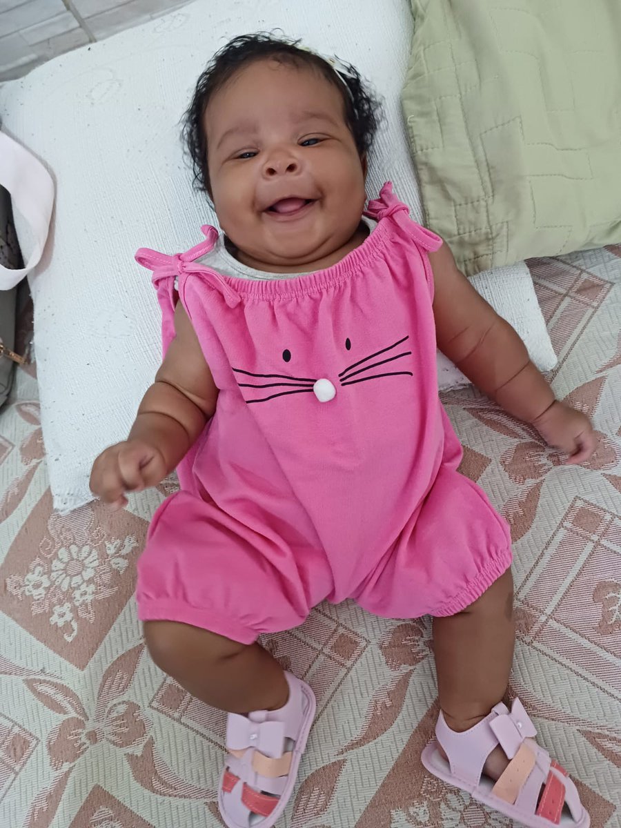 FreedmanRenato's tweet photo. Princesa do Papai, risonha a Bessa.💜🩷 #Helena https://t.co/lbd6kMvaLV