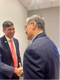UCAdvocacy's tweet photo. Thank you, @SecBecerra and @RepScottPeters, for meeting with @UCRiverside faculty and @CALifeSciences to discuss opportunities to advance our health care workforce and better serve all Californians! It's always nice to see you both on a @UofCalifornia campus! https://t.co/57avaVhC8v