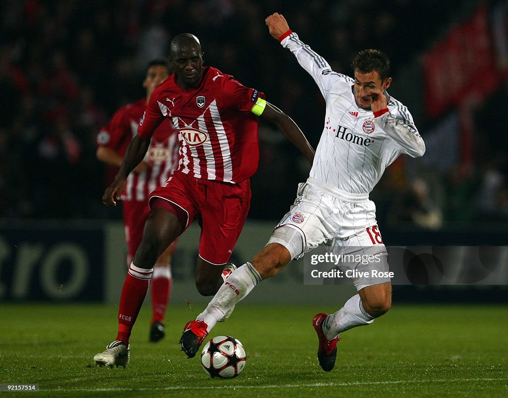 La stat' de la soirée : la dernière fois que le Bayern Munich a perdu deux matches de suite en phase de groupes de la Ligue des champions c'était en... 2009/2010.

Et l'équipe qui avait fait ça, c'était les Girondins de Bordeaux. #UCL #FCBFCB cc <a href="/Scipionista/">Scipion</a>