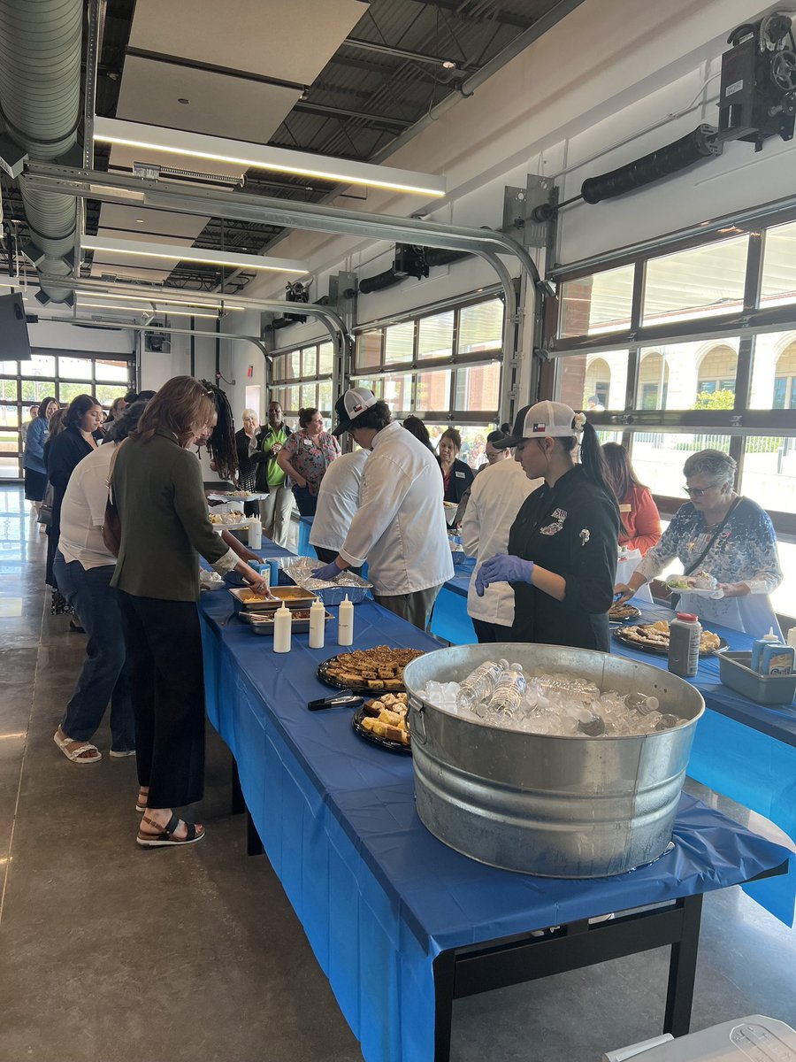 Last Friday, <a href="/CSHighSchool/">College Station HS</a> Culinary students prepared and served lunch for the <a href="/CityofCS/">College Station</a>’s Community Development Dept. They fed 90 people from various Brazos Valley community organizations.
It was a great way to showcase this #csisdcte program to the community!
<a href="/CSISD/">College Station ISD</a> <a href="/VisitCSTX/">Visit College Station</a>