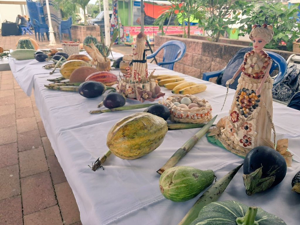 CALDERO EMBRUJADO CON PERLAS NEGRAS SPHERIKA DE ARENQUE - Spherika, image size:1024x768