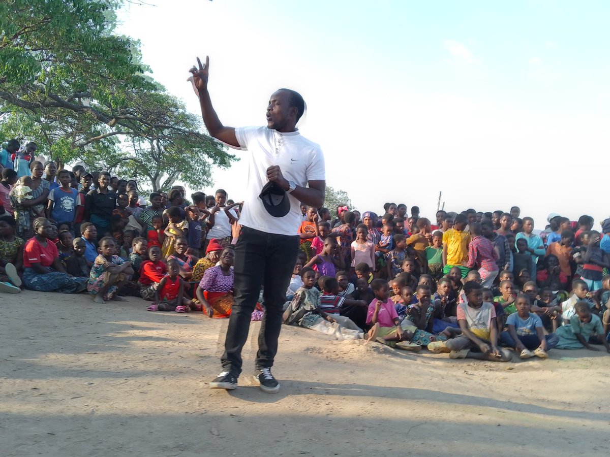 EdwardMsiska3's tweet photo. Today, YASD held a public awareness campaign in TA Kachere, Dedza to highlight the interconnectedness of climate change, gender justice, and livelihoods. 12 Group Village Headmen, including GVH Chakachadza, attended the event. https://t.co/bTpIZ0iks7