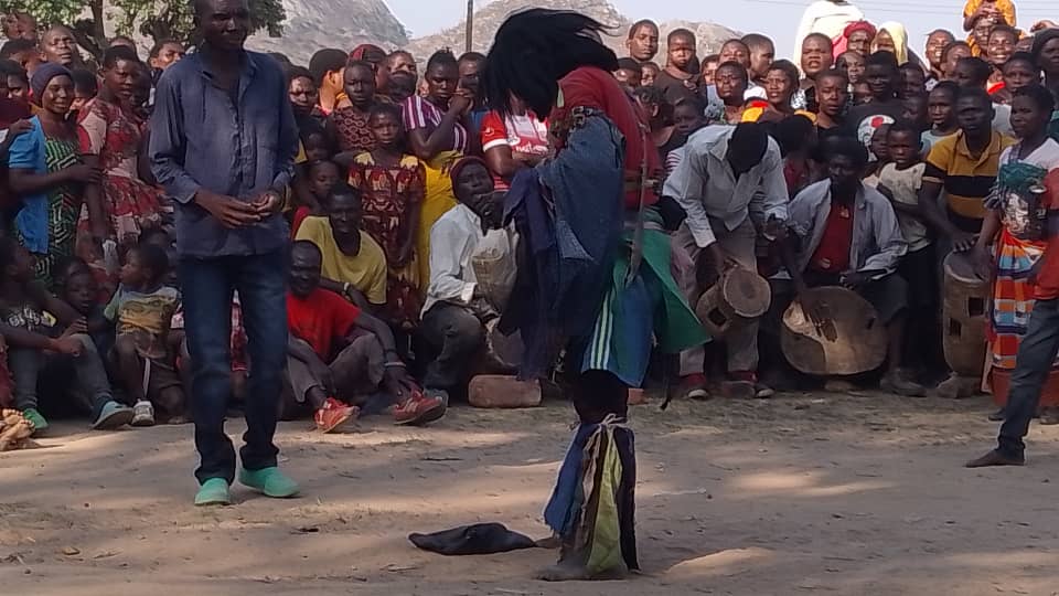 EdwardMsiska3's tweet photo. Today, YASD held a public awareness campaign in TA Kachere, Dedza to highlight the interconnectedness of climate change, gender justice, and livelihoods. 12 Group Village Headmen, including GVH Chakachadza, attended the event. https://t.co/bTpIZ0iks7