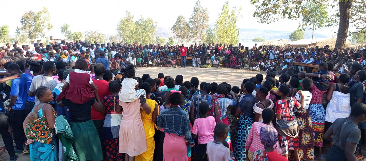 EdwardMsiska3's tweet photo. Today, YASD held a public awareness campaign in TA Kachere, Dedza to highlight the interconnectedness of climate change, gender justice, and livelihoods. 12 Group Village Headmen, including GVH Chakachadza, attended the event. https://t.co/bTpIZ0iks7