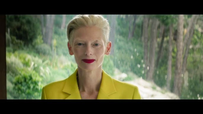 Me hubiera encantado pero no. No he conectado con #LaHabitacionDeAlLado y puede que no haya entendido el tono con el que #PedroAlmodovar ha querido contar esta historia sobre la muerte digna.
La que si está sobresaliente es #TildaSwinton en uno de los papeles protagonistas.