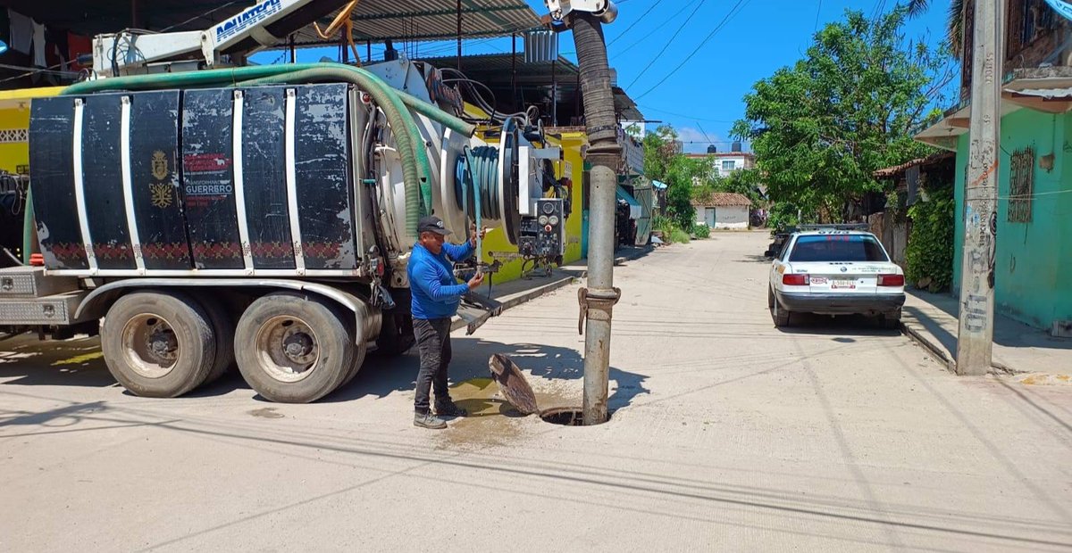Capaseg_CS's tweet photo. Seguimiento a las acciones de desazolve de drenaje en el municipio de #Marquelia.
Continuaron los trabajos de limpieza en la red de drenaje y alcantarillado por parte de la #CAPASEG en este municipio de la región de la #CostaChica.
#CAPASEGtrabajando https://t.co/16KmYzc7Af