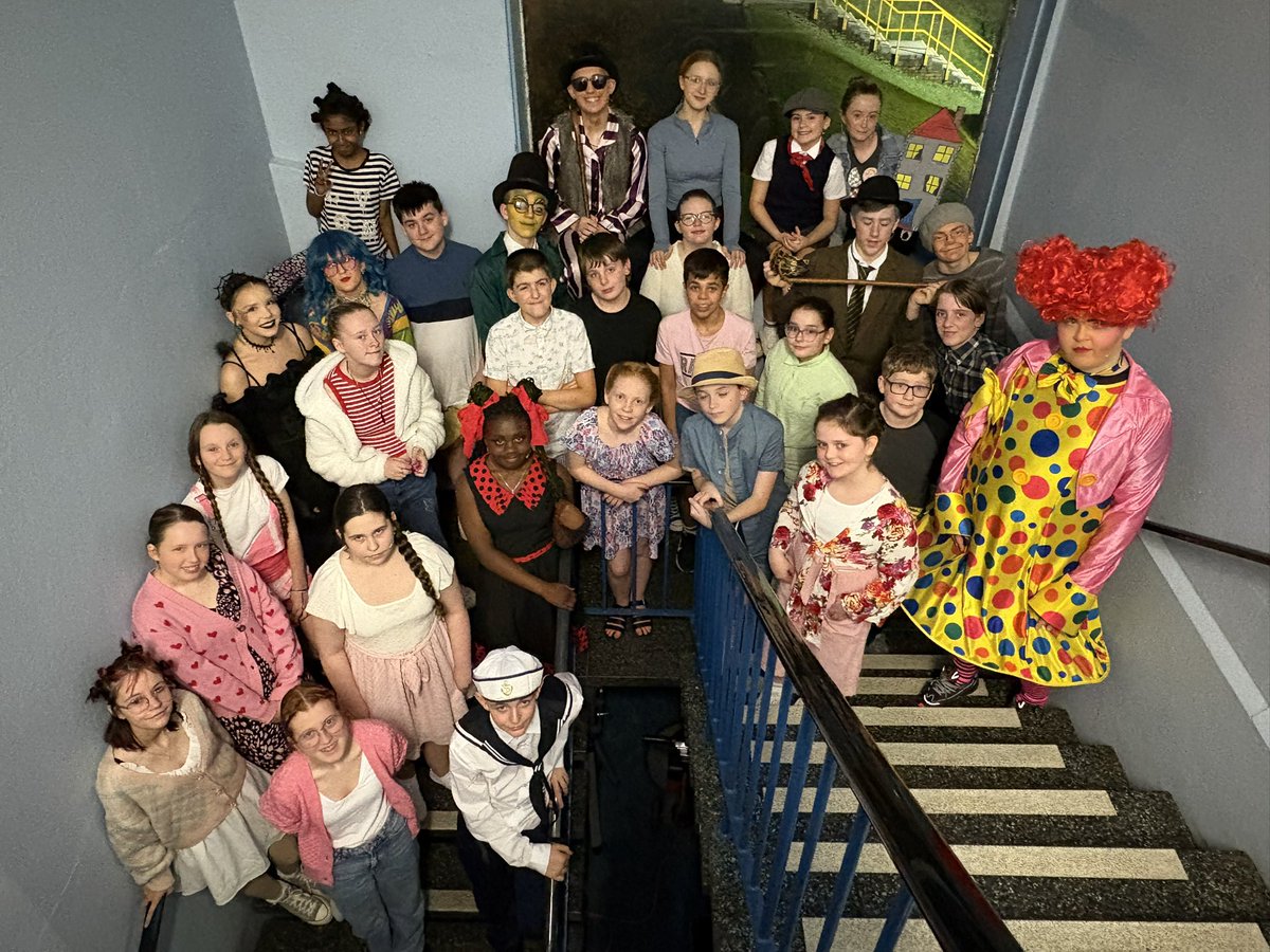 tcsmusicdept's tweet photo. Massive congratulations to the cast of the @TreorchyComp Junior Show ‘James and the giant Peach’! This crazy lot have been fantastic over 2 nights this week! Da Iwan Pawb! Thank you to everyone who came to watch! 😊❤️🎭🍑 @TCSdramadept https://t.co/8kHKaeaF8Z