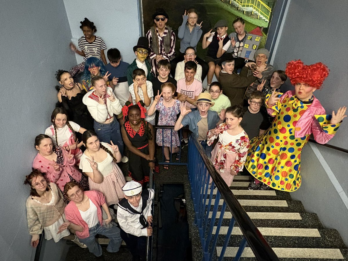 tcsmusicdept's tweet photo. Massive congratulations to the cast of the @TreorchyComp Junior Show ‘James and the giant Peach’! This crazy lot have been fantastic over 2 nights this week! Da Iwan Pawb! Thank you to everyone who came to watch! 😊❤️🎭🍑 @TCSdramadept https://t.co/8kHKaeaF8Z