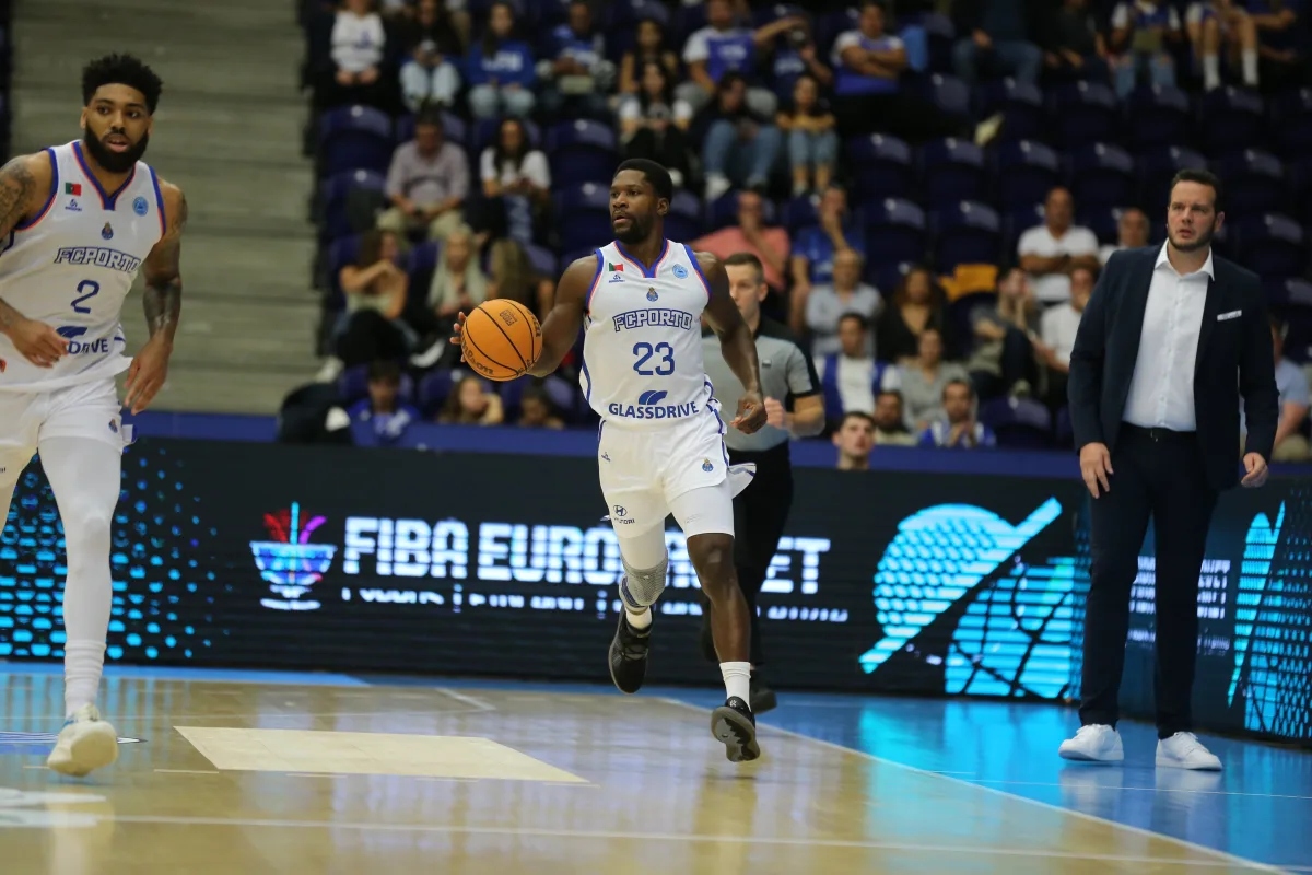 fpbasquetebol's tweet photo. 🏀 @FCPorto 80-61 @LimUtd
🏆 FIBA Europe Cup | Fase de Grupos 
📍 Porto, Dragão Arena 🇵🇹
⭐ Devyn Marble (18pts, 6res, 2ast, 1rb, 1dl - 18val)
📊 https://t.co/JHMW0M9JJQ

#SomosBasquetebol #FIBAEuropeCup https://t.co/yI2JXo3fet
