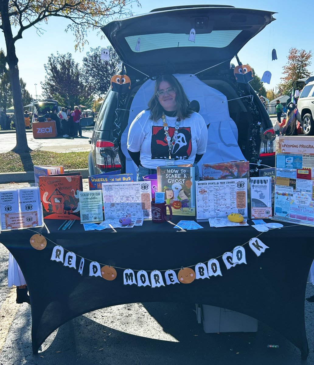 trentonlib's tweet photo. Thank you to the City of Woodhaven for our invite to Hallohaven 🎃 We had such a great time handing out candy and spreading our love of boooooks!! https://t.co/OLDn7us7Vc