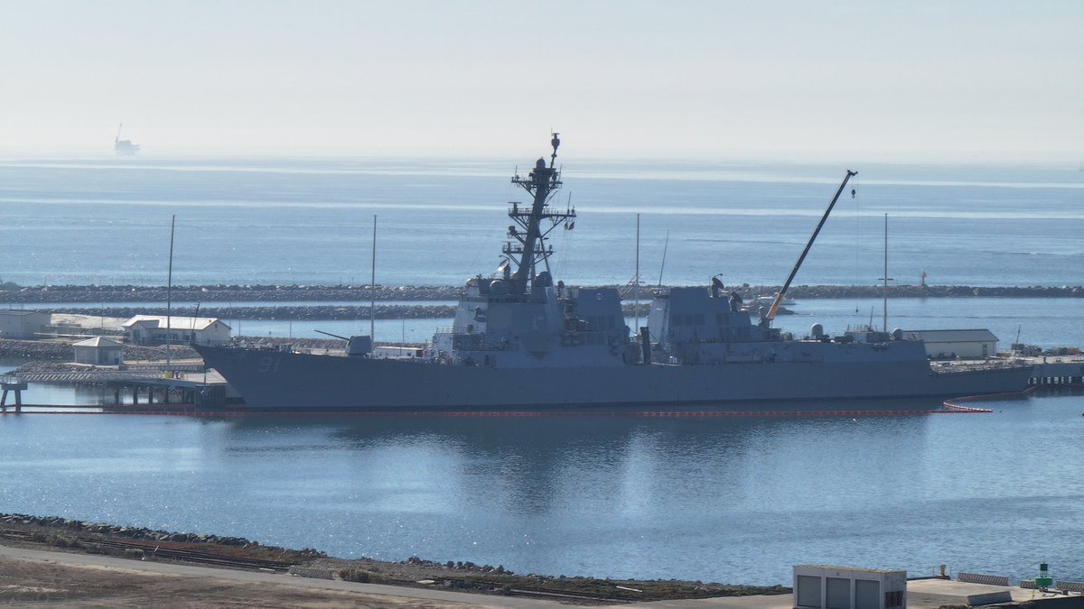 WarshipCam's tweet photo. USS Mobile (LCS 26) Independence-variant littoral combat ship and USS Pinckney (DDG 91) Arleigh Burke-class Flight IIA/MOD guided missile destroyer in Seal Beach, California - October 23, 2024 #ussmobile #lcs26
SRC: TW-@BulletOneOneTwo https://t.co/jyFY4lpWwX