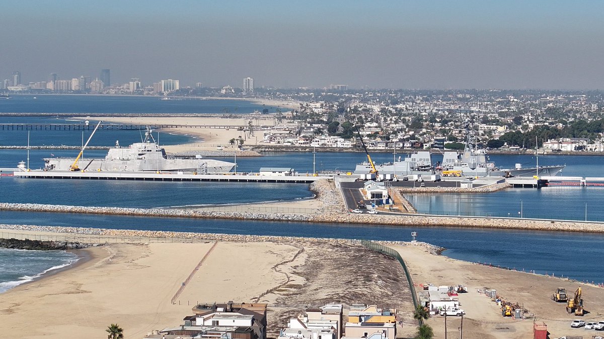 WarshipCam's tweet photo. USS Mobile (LCS 26) Independence-variant littoral combat ship and USS Pinckney (DDG 91) Arleigh Burke-class Flight IIA/MOD guided missile destroyer in Seal Beach, California - October 23, 2024 #ussmobile #lcs26
SRC: TW-@BulletOneOneTwo https://t.co/jyFY4lpWwX
