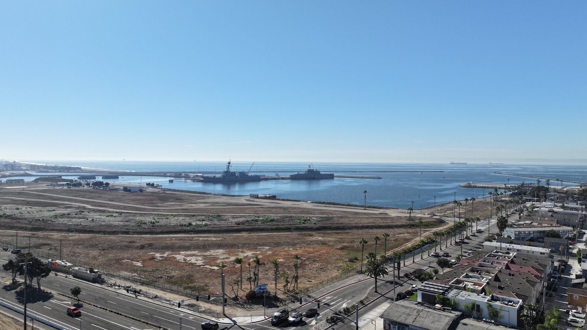 WarshipCam's tweet photo. USS Mobile (LCS 26) Independence-variant littoral combat ship and USS Pinckney (DDG 91) Arleigh Burke-class Flight IIA/MOD guided missile destroyer in Seal Beach, California - October 23, 2024 #ussmobile #lcs26
SRC: TW-@BulletOneOneTwo https://t.co/jyFY4lpWwX