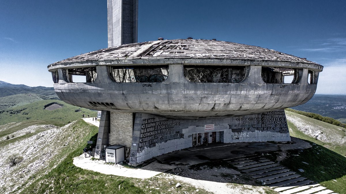 SocModernism's tweet image. Memorial House of the Bulgarian Socialist Party,
(Buzludzha Monument),
Shipka Pass, Bulgaria,
built in 1981,
Architect Georgi Stoilov
© B.A.C.U. 2021
Photo Dumitru RUSU
#socmod #BRUTgroup #socialistmodernism
#SocMonumentalArt #architecture #brutalism