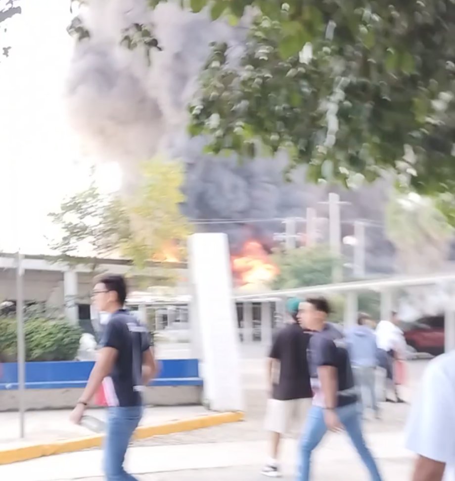 randomguy_173's tweet image. Chikos hoy casi muero🧍