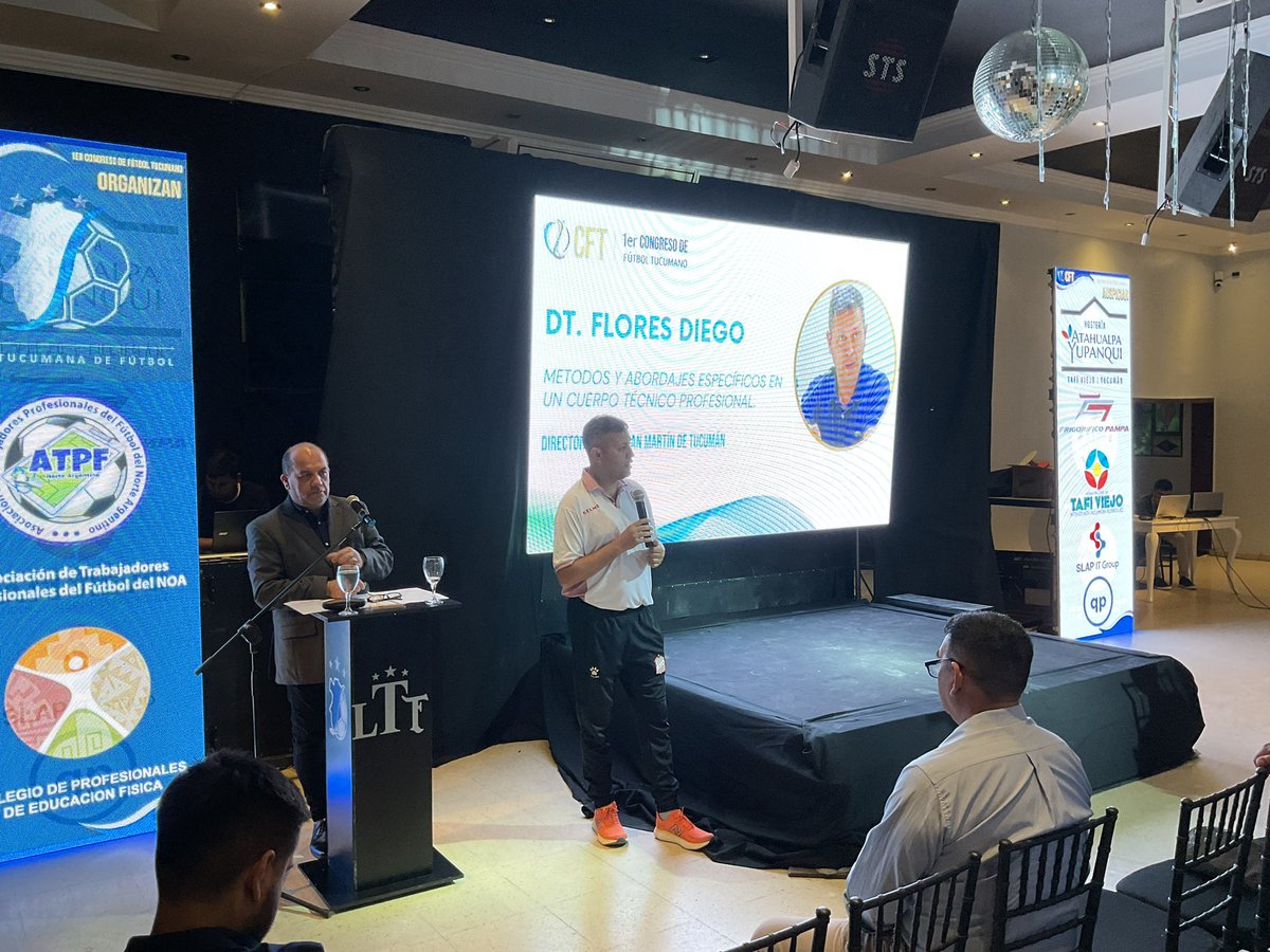 CongFutbolTuc's tweet photo. #1erCongresoDeFutbolTucumano
Diserta el Director Tecnico del Club @CASMOficial , Prof. Diego Flores. “Métodos y Abordajes Específicos en un Cuerpo Tecnico Profesional”
@LigaTucumana 
@atpfna 
#SanMartinTuc https://t.co/HFywe5J2ul