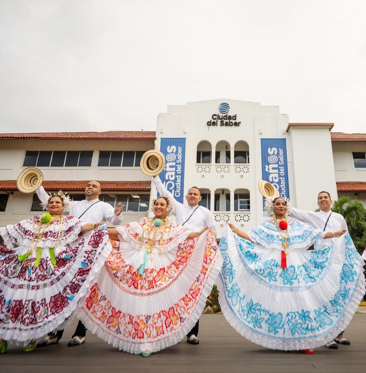 La «Siembra de Banderas» mantiene viva la lucha por la soberanía tucomunidad.com.pa/2024/10/la-sie… vía <a href="/tucomunidadpa/">TuComunidad</a>