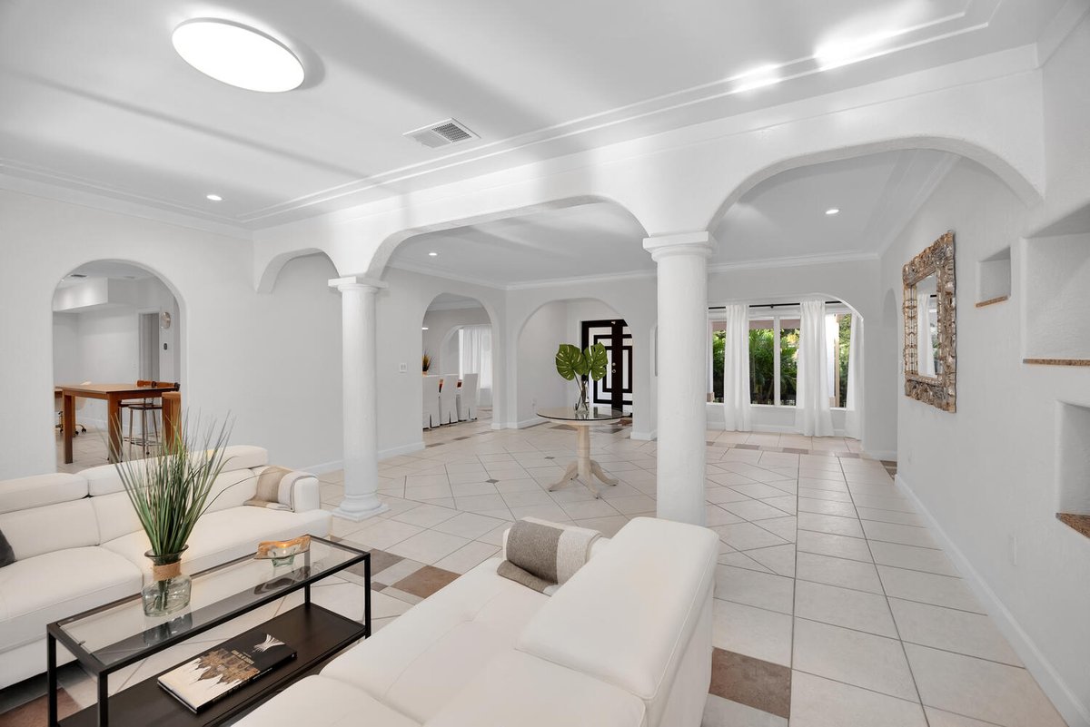 AnaBCuan's tweet photo. Just Listed!📍100 SW 26 Road, Miami

Welcome to this expansive 5,119 sq. ft. Spanish Colonial home on a rare 13,500 sq. ft. double lot in prestigious Brickell Hammock. 5 Beds | 5 En-Suite Baths, renovated residence w/ impact windows, EV charger and more

List Price: $3.499M https://t.co/ur91gJMnh8