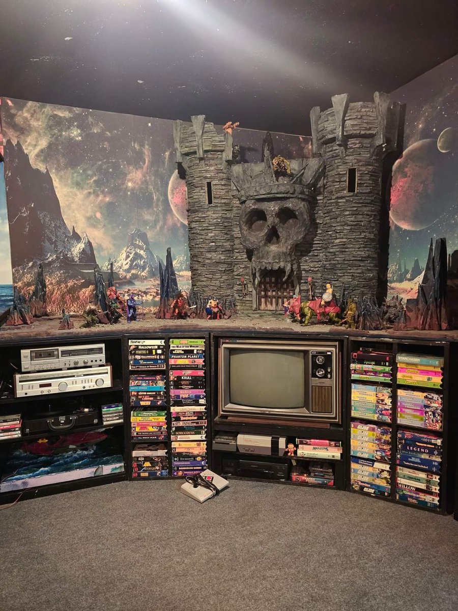 16bitnostalgia's tweet photo. Now that's a retro corner! https://t.co/pGA4yvUQNj