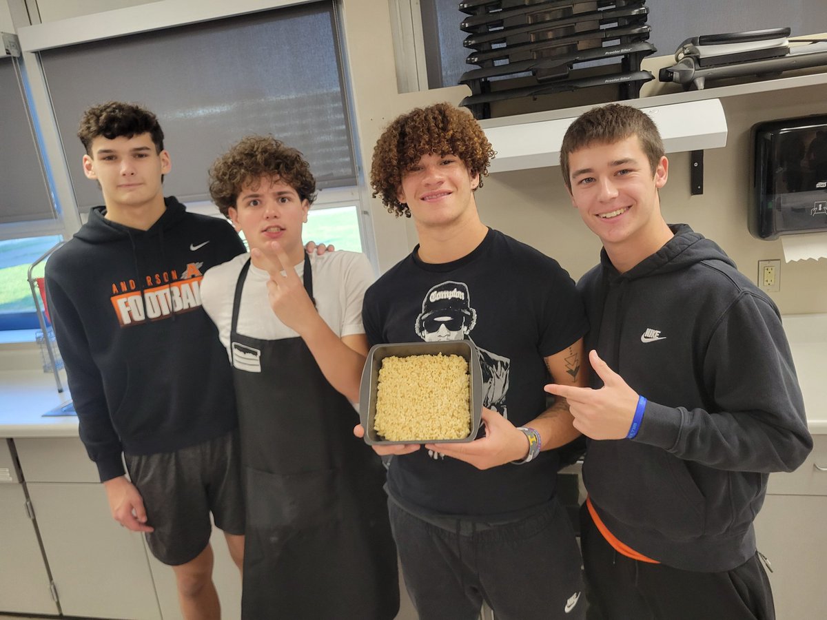 Anderson_FCS's tweet photo. Rice krispie treats on the first day of #SweetTreatWeek were a hit!! #CookingClass #AHSisFamily https://t.co/pMD4Mr67Gn