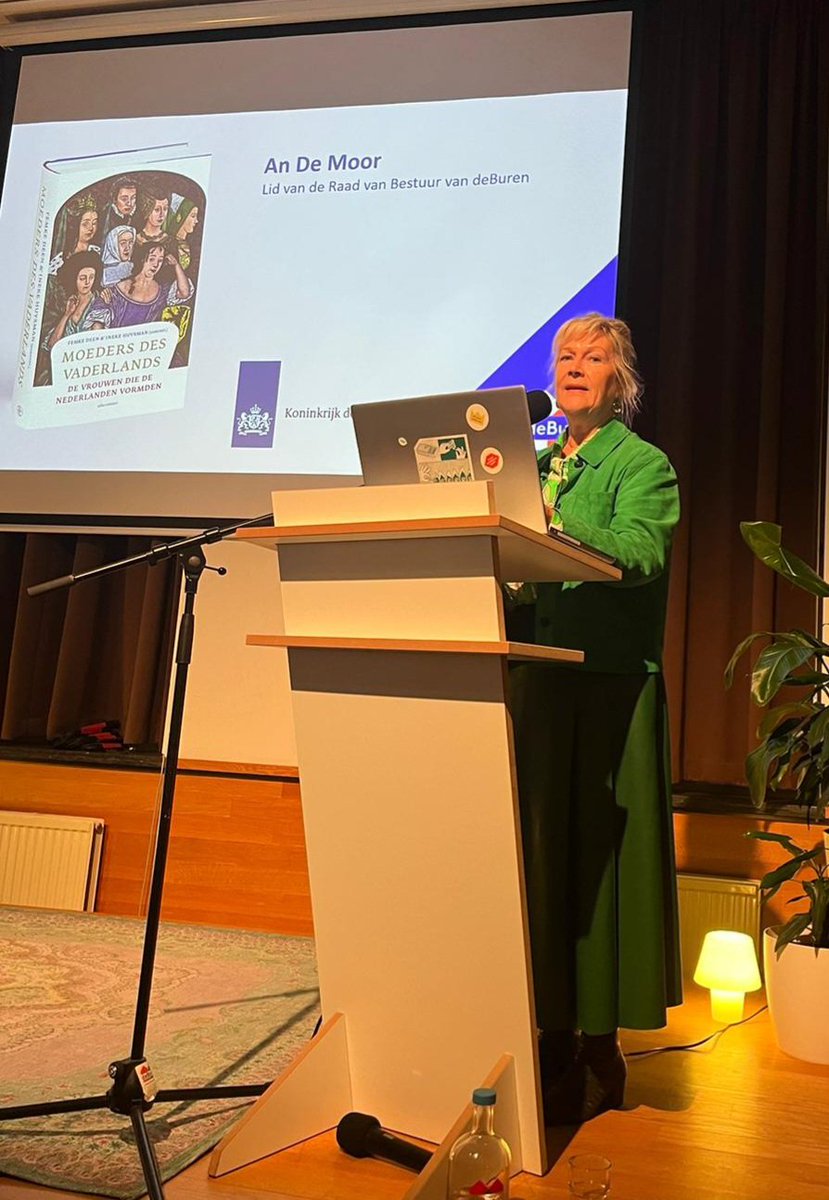 Bijzondere avond <a href="/deBuren/">deBuren</a> met o.a. ambassadeur <a href="/bschwachofer/">brechje schwachofer</a>: "Vrouwen zijn al eeuwen even vaardige bestuurders als mannen." Nu nog ons collectieve geheugen bijsturen en meer top-essaybundels als deze aanmoedigen &amp; breder bekend maken! (Foto met alle sprekers op een rij :-)