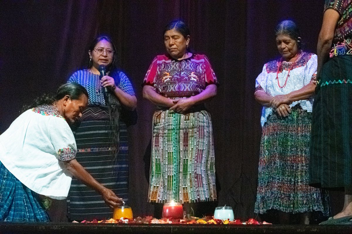 caldhgt's tweet photo. Hoy se presentó en el Teatro Lux el Informe "Nos quitaron todo, menos la dignidad" Estudio sobre la reparación a sobrevivientes de violencias sexuales relacionadas con el conflicto armado interno. https://t.co/hjVL07msKk