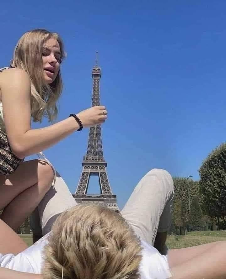 If you’re not taking pics like this with me when we go on vacation I’m not going 😂😂😂