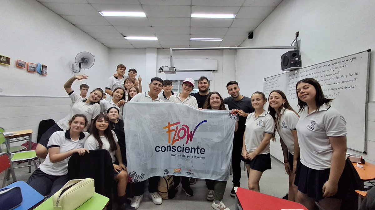 RedSegVial's tweet photo. Los grupos de jóvenes inscriptos al Programa Flow Consciente ya están trabajando a full en sus creaciones artísticas y nosotros los estamos acompañando en el proceso. 
🎭 Hoy compartimos charlas, inquietudes y mates con chicos y chicas de #Soldini, #VillaMugueta y #Alvarez. https://t.co/tiwYjCqAbr