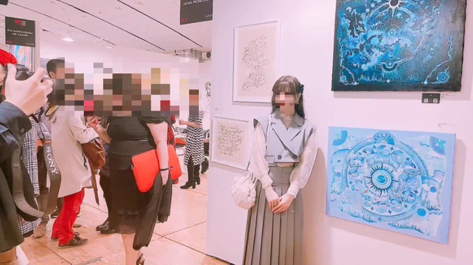 【Carrousel du Louvre】初日からVIPの方々がとんでもない行列をなしていて驚きました.沢山のご来場者さんや美術評論家の方のお話もさせて頂き、大変貴重な経験となりました.作品は日本でも展示会したいと思います- ̗̀ ꪔ̤  ̖́-(ギャラリー未定) 
