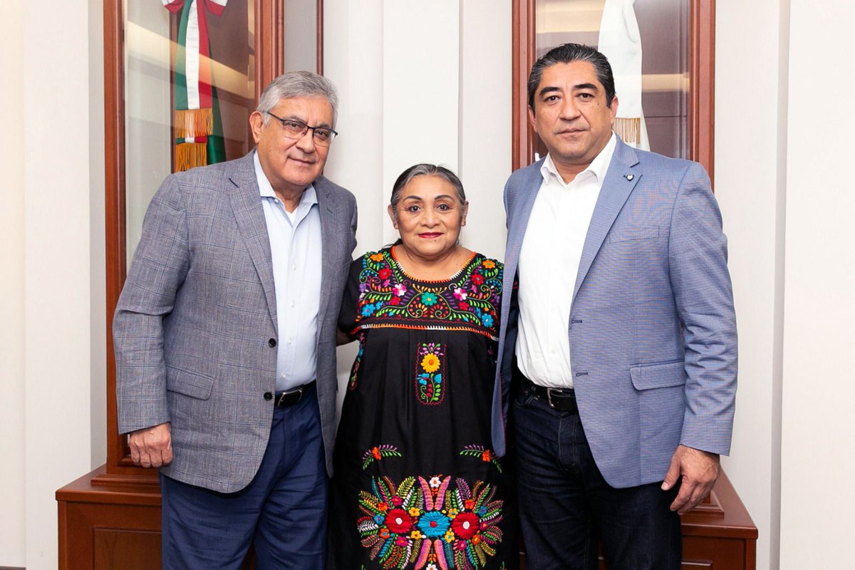 El senador y líder del #SNTE, Mtro. Alfonso Cepeda Salas, se reunió con el Srio. Gral. de la <a href="/SECCION4SNTE/">SECCIÓN 4 SNTE</a>, Sergio Renán Flores Gutiérrez, y con María Martina Kantún Can, senadora de #Morena. Dialogaron sobre el fortalecimiento de la educación y el apoyo a docentes en #Campeche.