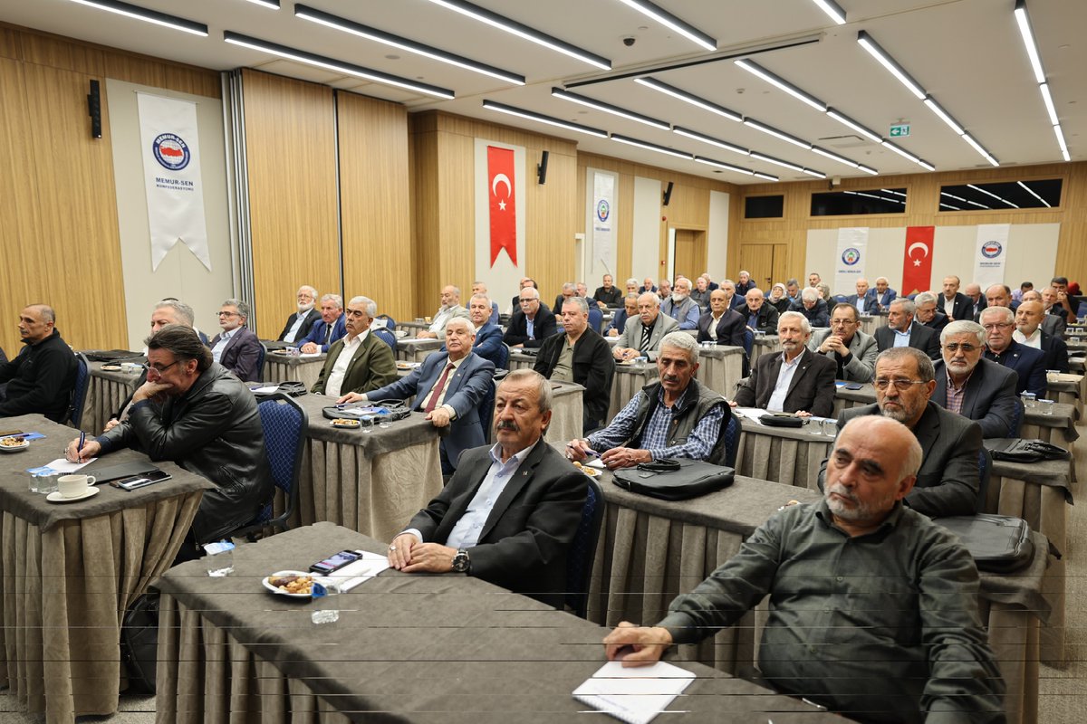 emekli_memursen's tweet photo. Emekli Memur-Sen 4. İl Temsilcileri Toplantısı Ankara EBS otelde gerçekleştirildi. 

Memur-Sen Genel Başkanımız Ali Yalçın'ın da katıldığı toplantıda emeklilik ve örgütlenme üzerine verimli istişarelerde bulunuldu. https://t.co/MFSmQZJPwQ