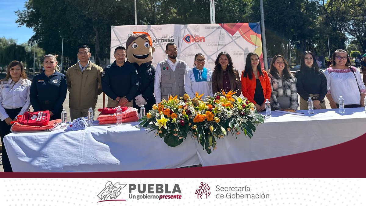 Segob_Puebla's tweet photo. Continuando con las acciones en materia de perspectiva de género y prevención de la violencia contra las mujeres, este día, bajo la directriz del Secretario de Gobernación @Javier_AquinoL, la Directora de Género de la SEGOB @Marisol_Calva, en compañía de la Secretaria de @IgualdadGobPue, @melnavs, así como del Secretario de @Huejotzingo_SSP, el Teniente de fragata IM, Francisco Lucio Galeana Serna y el titular del @CEEAVIGobPue, Germán Caporal, en el municipio de Huejotzingo se llevó a cabo la Jornada a favor de las mujeres, donde a través de servicios gratuitos que ofrece el @Gob_Puebla, así como talleres y ponencias, se busca generar conciencia entre la ciudadanía en torno a la problemática de violencia de género que existe, a fin de prevenir y evitar situaciones de riesgo.

Asimismo se dio el banderazo de salida a 6 patrullas naranjas que serán destinadas a atender casos de violencia contra las mujeres. #PueblaTrasciende