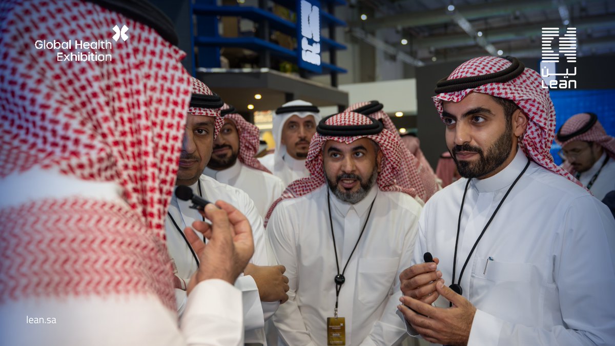 leansaudi's tweet photo. جانب من زيارة الوكيل لوزارة الدفاع لخدمات التميز م. محمد بن معمر لجناحنا في #ملتقى_الصحة_العاملي، واطلّاعه على أثر #لين في حياة الإنسان. https://t.co/hzLQnAL44r